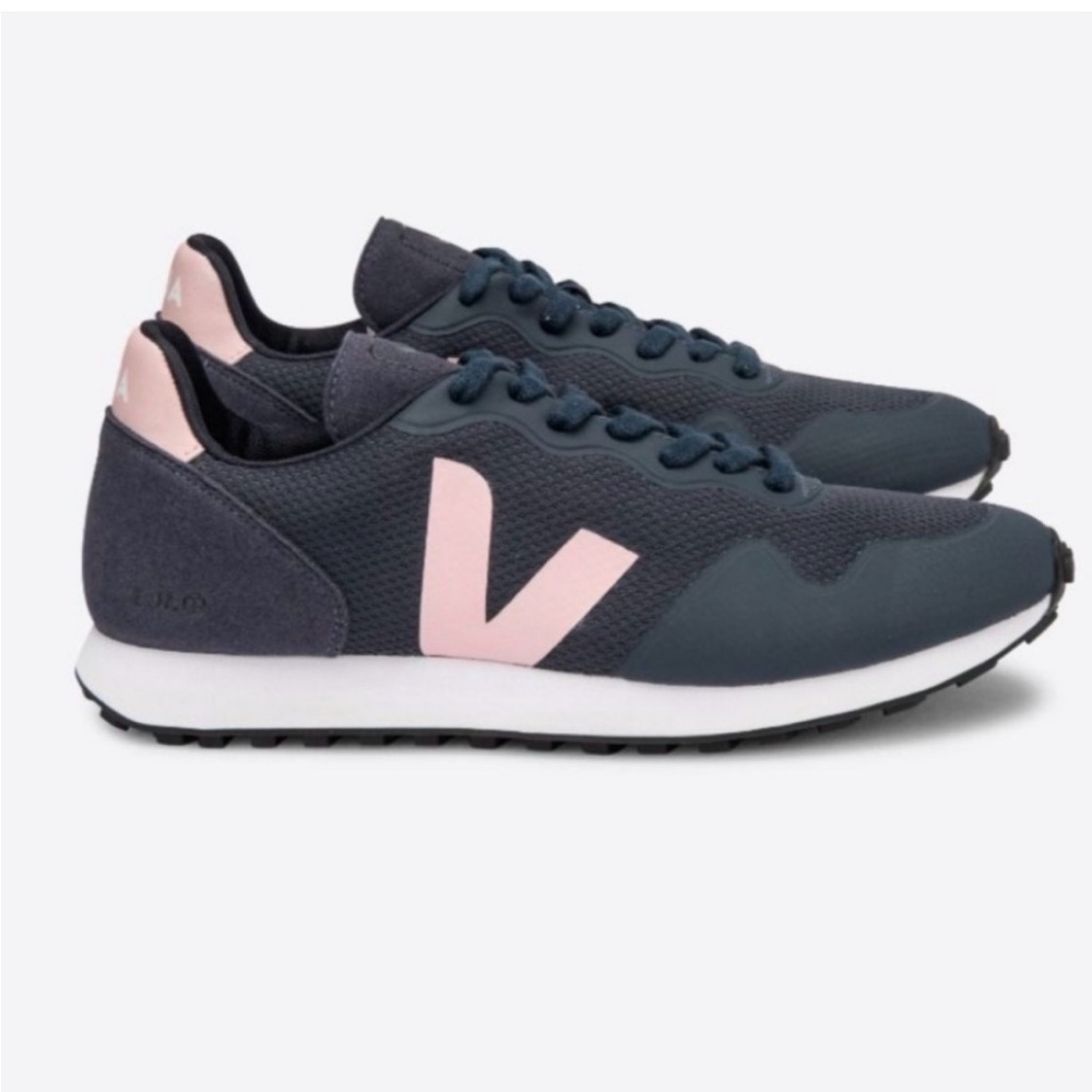 Veja Women's Dark Blue and Light Pink Rio Branco Sneakers EU 37